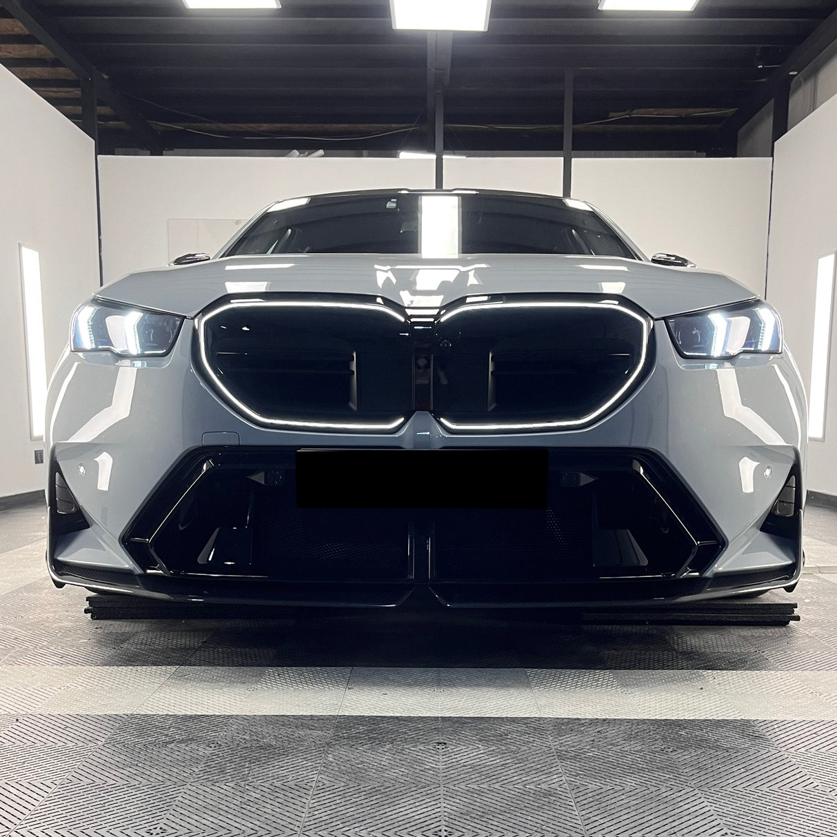 BIMMERCUSTOMS LED ICONIC NIEREN FRONTGRILL PASSEND FÜR BMW 5er G60 2024